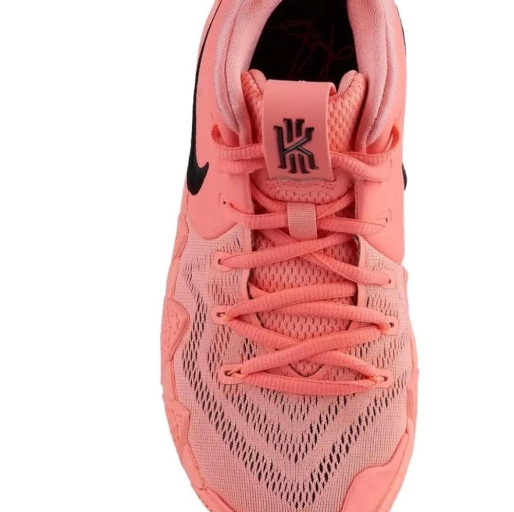 Kyrie 4 atomic pink